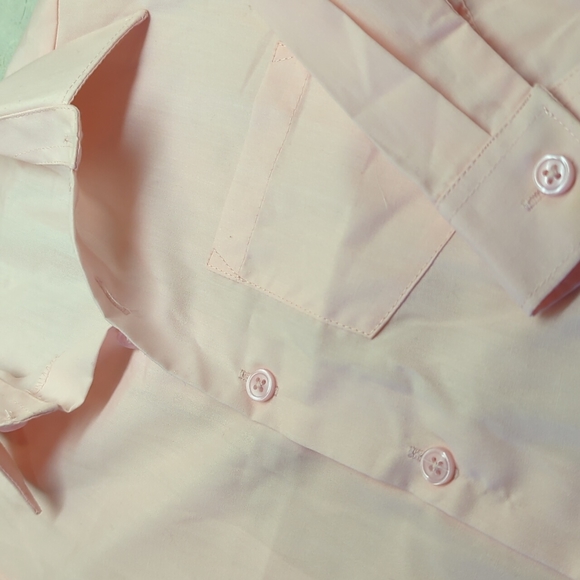 ♥️ 🛍️ 4/$20 Pink button down - Picture 3 of 3